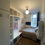 Centrally Located 4 Appartement